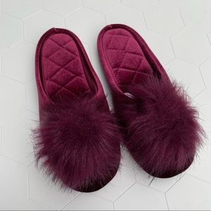 INC Women’s faux fur slippers in Burgundy New